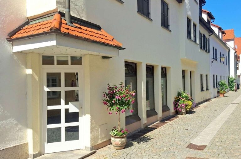Vielseitig nutzbares Ladenlokal in der historischen Altstadt von Günzburg Ladenfassade