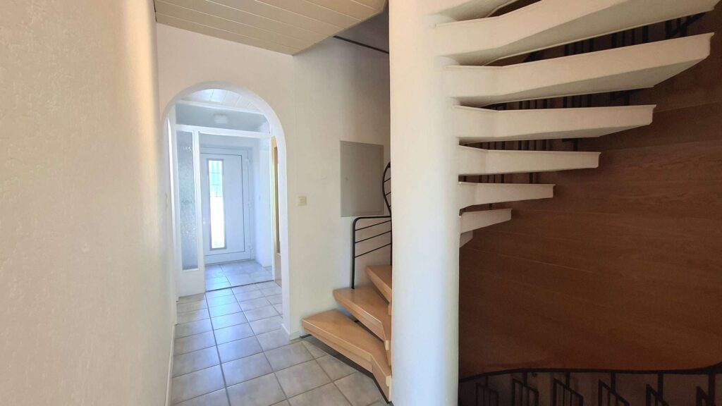 Flur mit Treppe